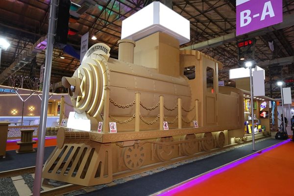 PAPER CORRUGATED BOARD TRAIN